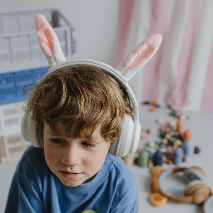 KIDYWOLF KIDYEARS Rabbit – biało-szare słuchawki na głowie dziecka