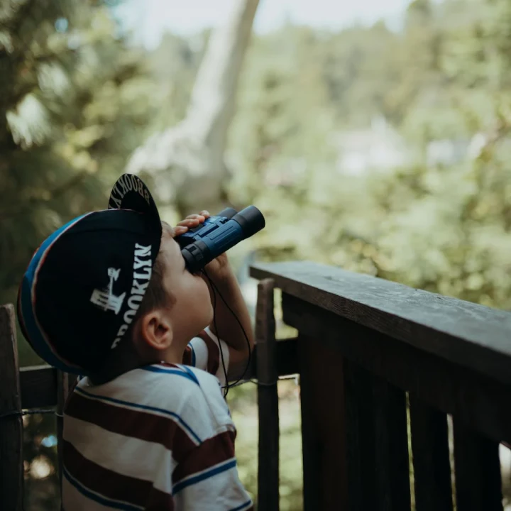 kidywolf-kidybinoculars-blue-obserwacja-z-balkonu