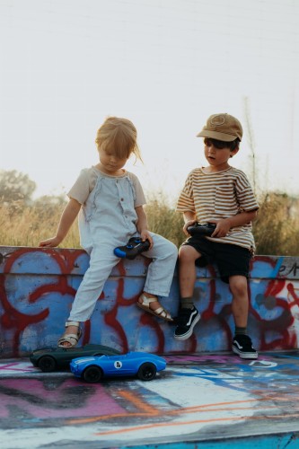 Kidywolf Kidycar Blue auto zdalnie sterowane dziecko bawi sie w domu