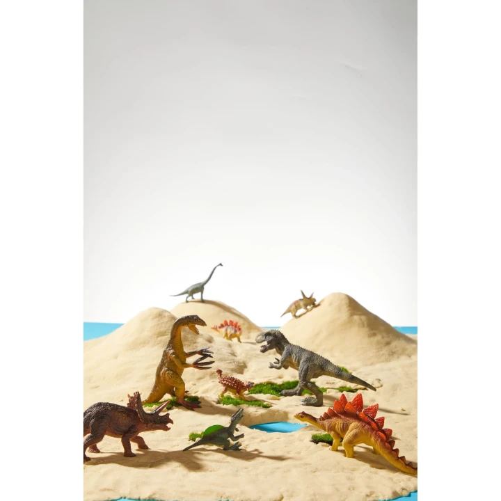 Duże i małe figurki dinozaurów Mideer na jasnym tle