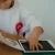Zbliżenie na rysowanie na ekranie LCD tabletu KIDYDRAW MINI Animals Around the World