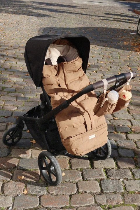 Dziecko w śpiworku do wózka Nemuri Walnut