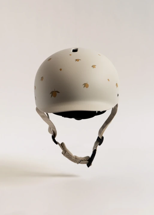 Konges Sløjd Bicycle Helmet Lemon kask rowerowy dziecięcy – centralny widok od przodu