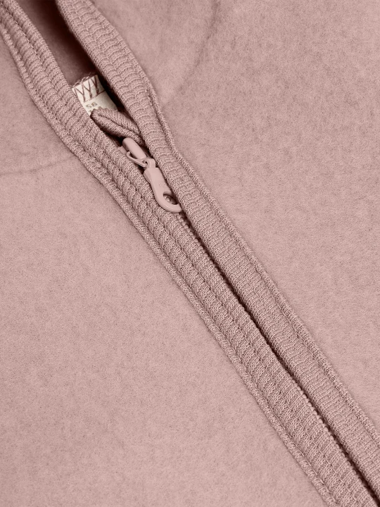 Detal kurtki HUTTEliHUT Jacket Wool Fleece Mahogany Rose – zamek i wełniany materiał