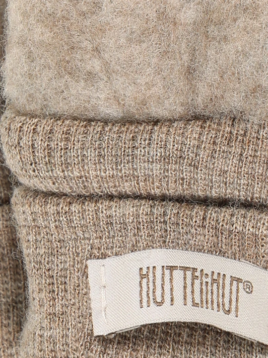 Detal rękawiczek HUTTEliHUT Mittens Wool Fleece – prążkowany mankiet, wełniany materiał Savannah Melange i metka marki