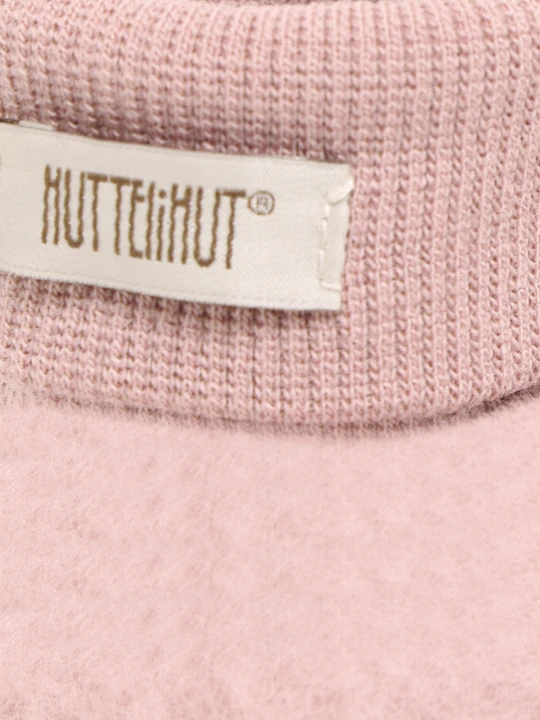 Detal bucików HUTTEliHUT Footies Wool Fleece Woodrose - materiał z wełny merino, prążkowany mankiet i metka marki
