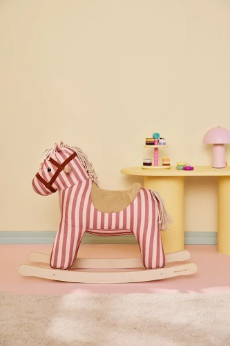 Konik na biegunach Mila Kids Concept w pokoju dziecka