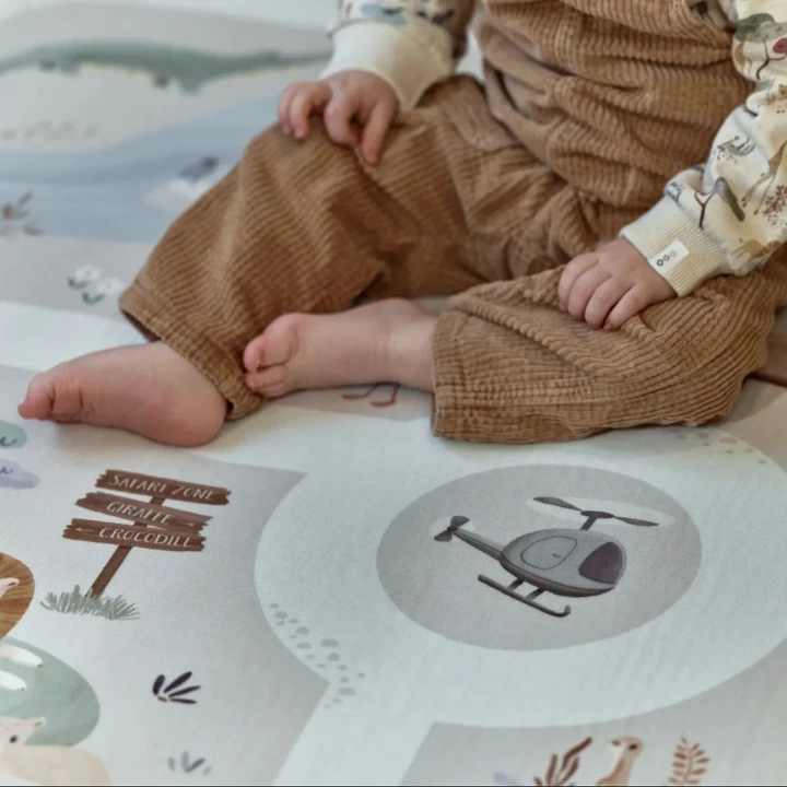 Dywan do zabawy autkami Little Dutch Safari Friends – miękka powierzchnia