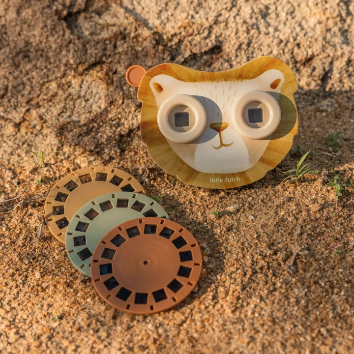 Little Dutch projektor lew Safari Friends FSC – wizjer i krążki na piasku