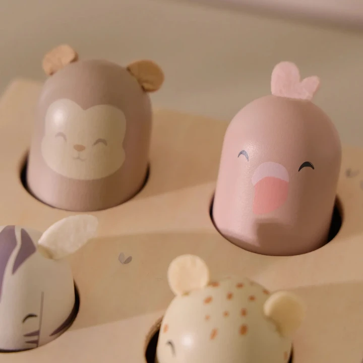 Figurki zwierząt w drewnianej zabawce pop-up Little Dutch Safari Friends