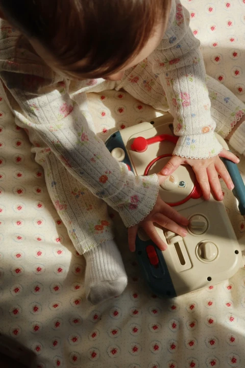 Interaktywne radio dla dzieci Baby Boombox – zabawa przyciskami i pokrętłami