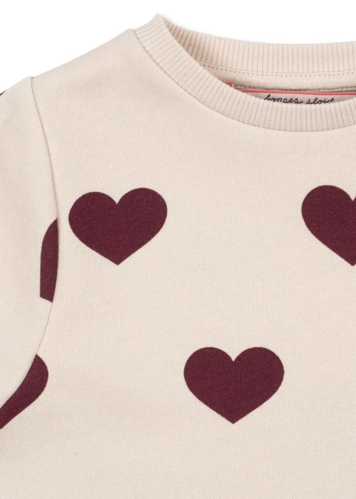 Detal sukienki Konges Sløjd Lou Sweat Dress – wzór serca