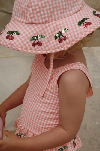 Etta Mellow Rose – różowy strój kąpielowy dziecięcy w letniej stylizacji