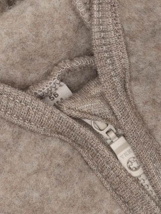 HUTTEliHUT Jacket Wool Fleece Savannah Melange – detal zamka i melanżowej faktury