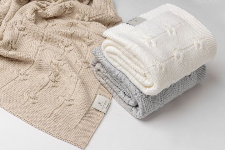 kocyk-merino-floral-light-grey-detal
