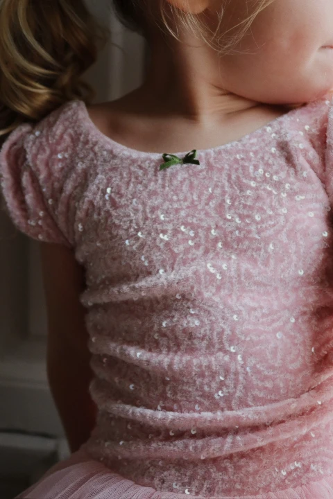Konges Sløjd Ballerina Dress Ash Rose cekinowa góra i zielona kokardka
