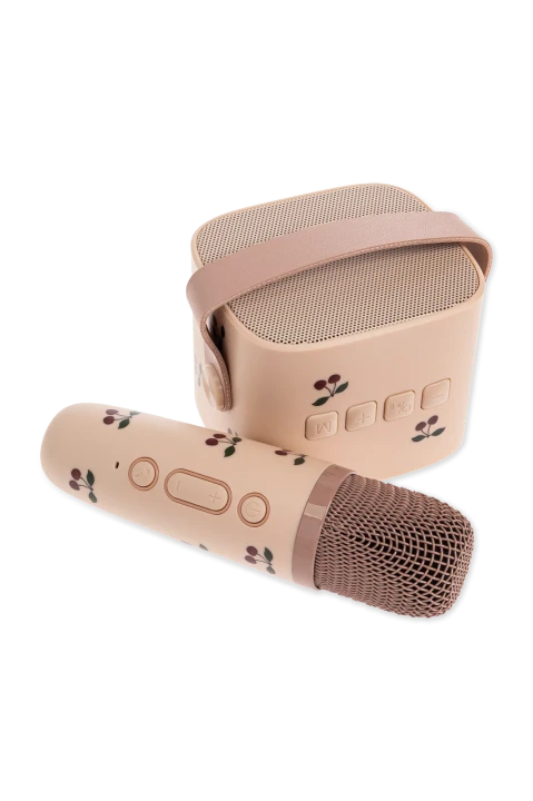 Konges Sløjd Kids Karaoke Cherry mikrofon i głośnik pokazane pod kątem
