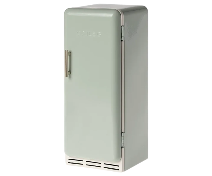 Maileg Fridge Miniature Mint – lodówka do House of Miniature widok z boku
