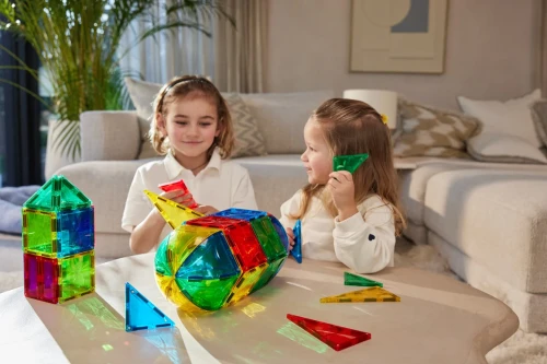 Cleverclixx Curved Dome Pack Intense 47 elementów – dzieci budujące kolorowe konstrukcje