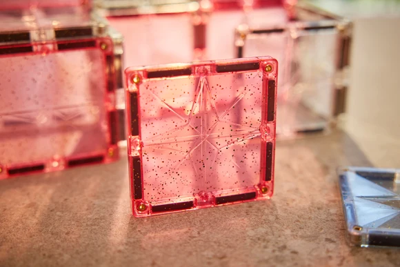 Cleverclixx Glitter Tiles Pack Transparent Pink 16 elementów – detal różowej płytki z brokatem