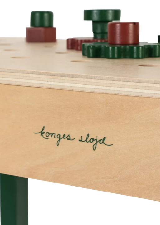 Konges Sløjd Tool Bench Multi – blat roboczy i detal logo marki
